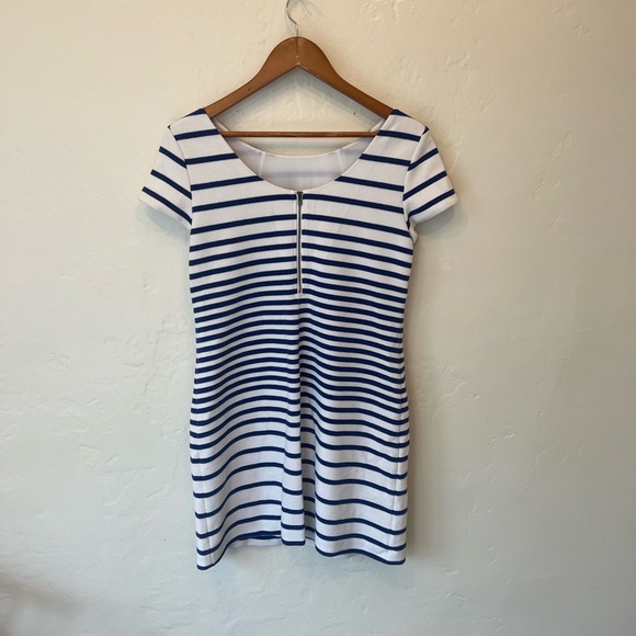 Lilly Pulitzer Layton Shift Dress in Royal Blue and White Size Medium - Picture 3 of 7